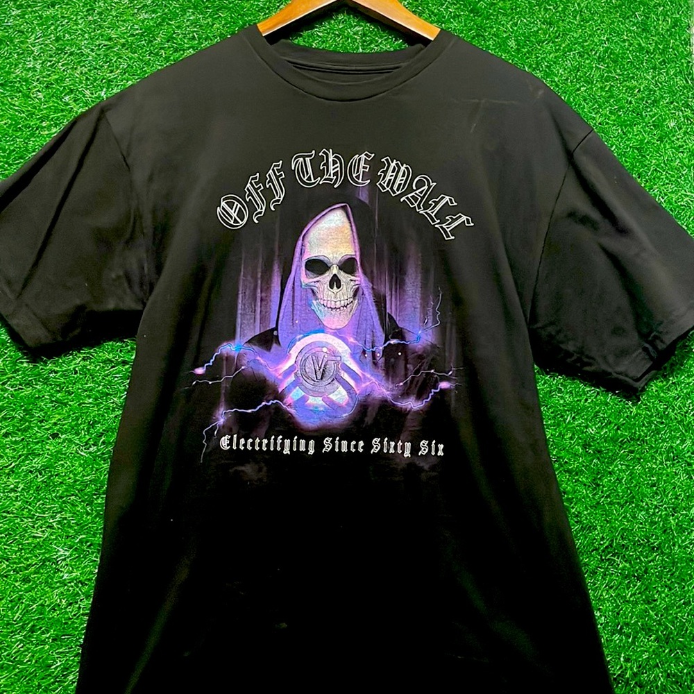 VANS “ Electrifying Sine 1966” tee 🔥